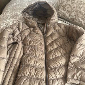 Michael Kors packable puffer jkt, attached hood, pouch inc, warm, exc condition